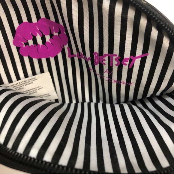 Women’s Betsey Johnson Luv Betsey Black Cat Wristlet Clutch Pouch - Picture 3 of 4